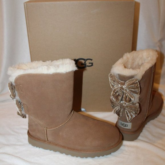UGG Shoes - NIB UGG WOMEN'S VELVET SUEDE SHEARLING LINED BAILEY BOW‎ CLASSIC SHORT BOOTS